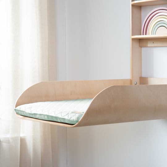 Fasciatoio a parete in legno sagomato + materassino fasciatoio 'roba Style frosty green'
