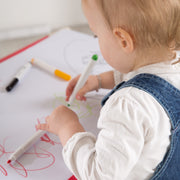 Scrivania per pittura e scrittura con sgabello, legno naturale/rosso, con rotolo di carta