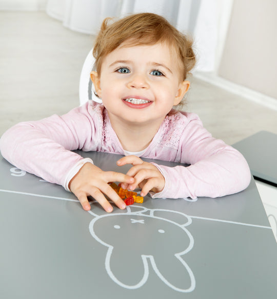 Dinette pour enfant 'miffy®', 2 chaises et 1 table pour enfant, bois, gris foncé / blanc laqué
