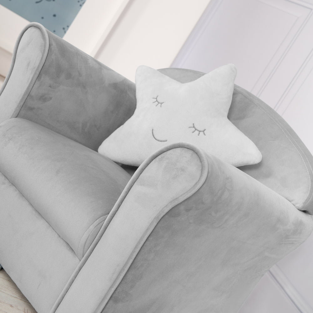 Poltroncina per bambini 'Lil Sofa' con braccioli, comoda mini poltrona rivestita in velluto color grigio argento