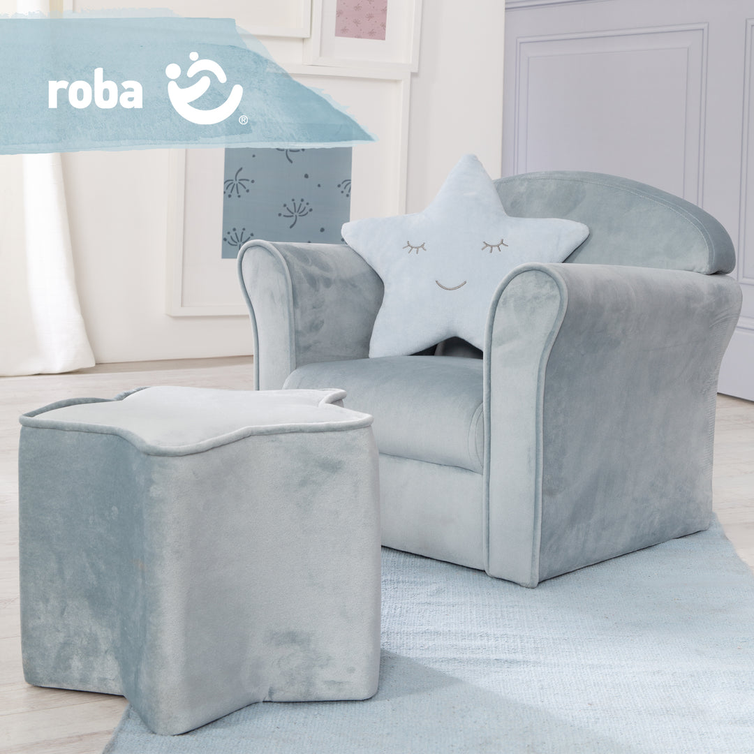 Poltroncina per bambini 'Lil Sofa' con braccioli, comoda mini poltrona rivestita in velluto azzurro chiaro