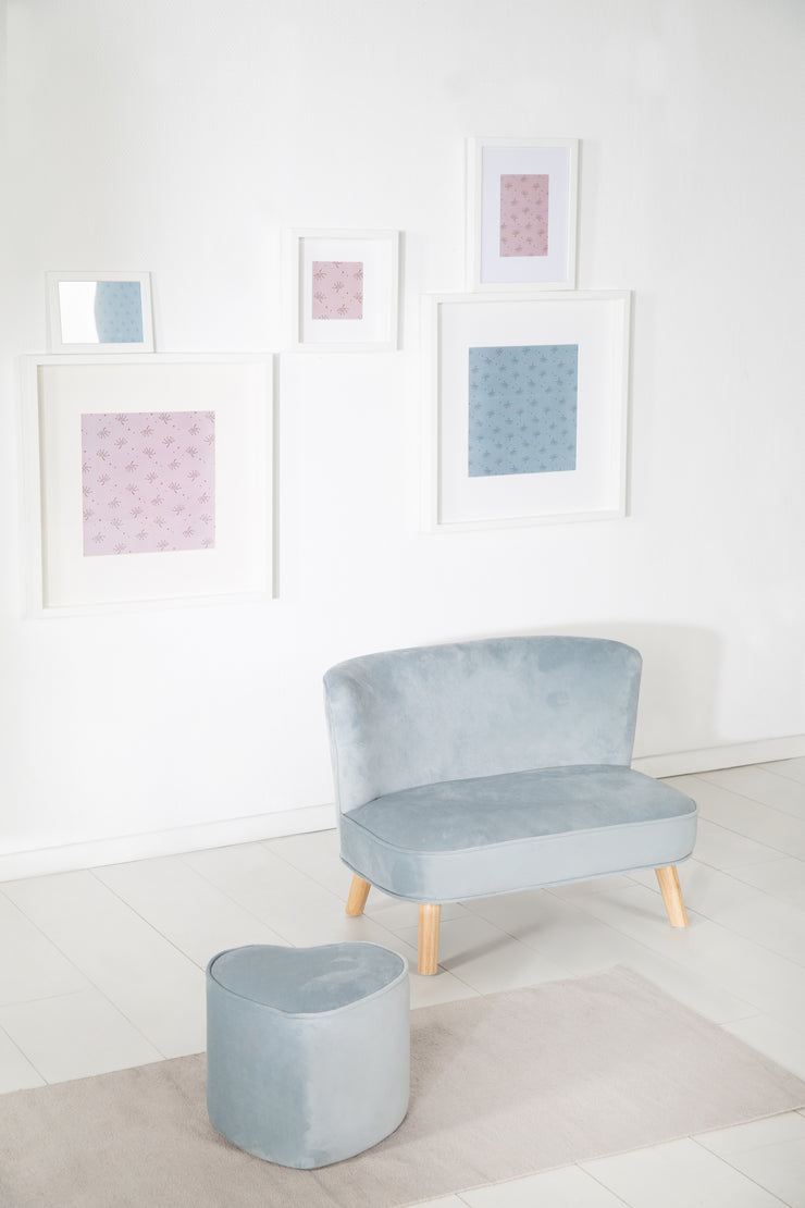 Tabouret enfant 'Lil Sofa' en forme de cœur, confortable, recouvert de velours bleu clair