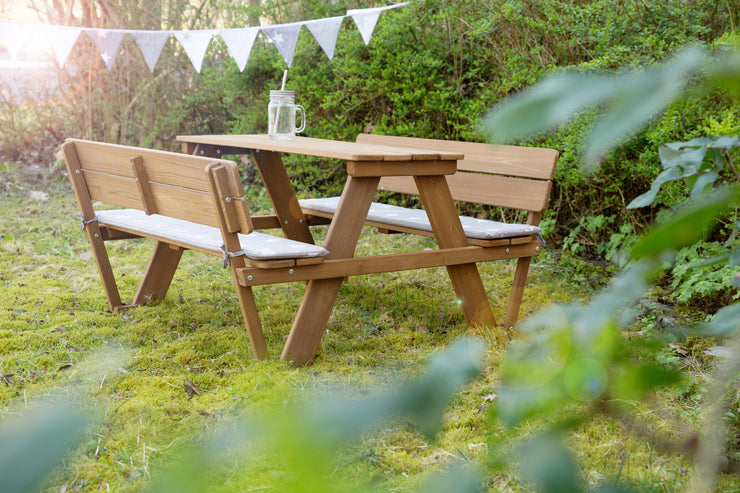 Kindersitzgruppe 'Outdoor+', mit 2 Bänken, 1 Tisch 'Picknick for 4', aus Massivholz, wetterfest