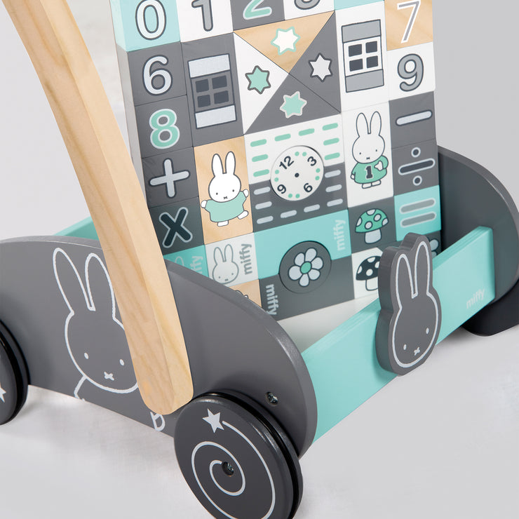 Carrello a spinta "Miffy®" con set di 35 blocchi da costruzione, legno naturale e laccato, altezza manico: 45 cm