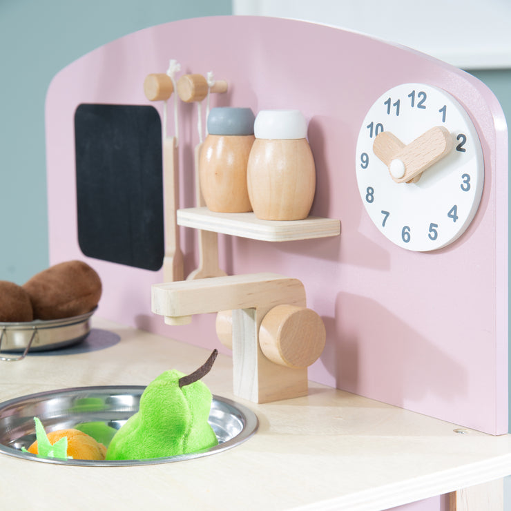 Gioca alla cucina bianca/natura/rosa con 2 biscotti, lavandino, rubinetto e accessori