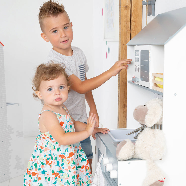 Play & Children's Kitchen - White/grey - Incl. sink, tap, microwave, cooker, grill, hot plates, fridge