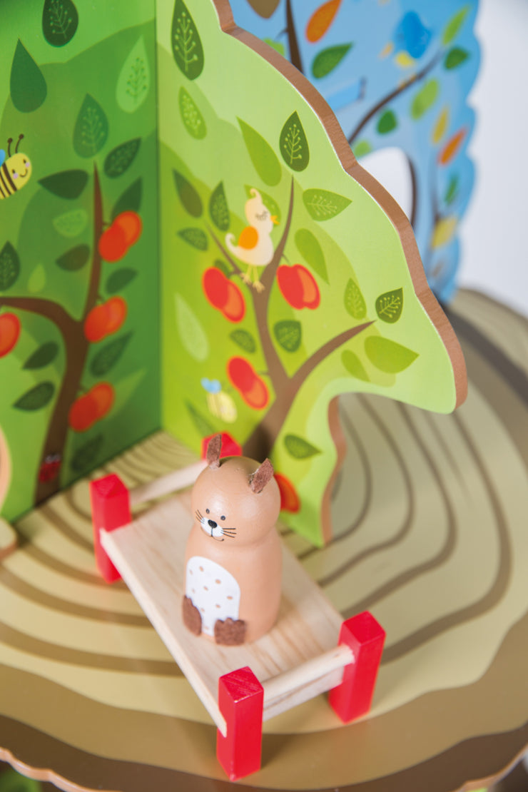 Casa del árbol '4 estaciones' - árbol de madera de juguete con 4 lados de juego, incl. animales y accesorios