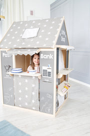 Spielhaus-Kombination, enthält Kaufladen, Kasperletheater, Tafel, Schalter für Post/Bank/Kiosk
