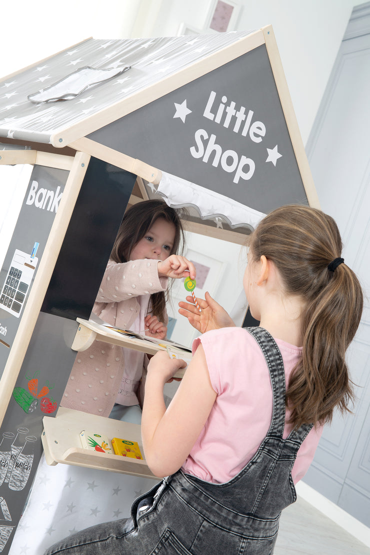 Spielhaus-Kombination, enthält Kaufladen, Kasperletheater, Tafel, Schalter für Post/Bank/Kiosk
