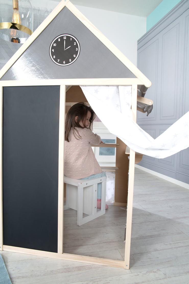 Spielhaus-Kombination, enthält Kaufladen, Kasperletheater, Tafel, Schalter für Post/Bank/Kiosk