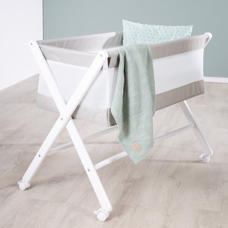 Lit d'enfant pliable en toile et mesh, avec roulettes et matelas, blanc-gris