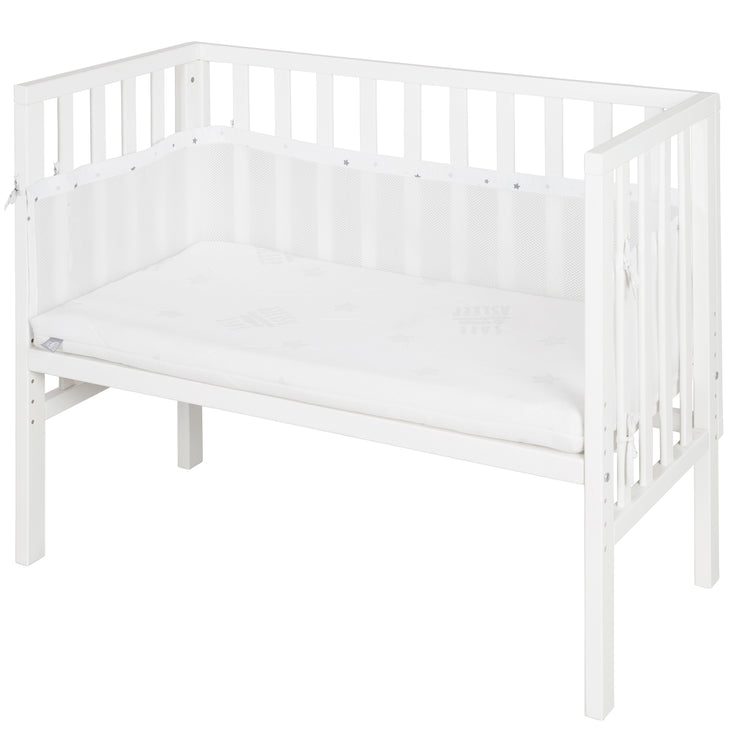 Lit latéral 2 en 1 en toute sécurité® 45 x 90 cm avec matelas + barrière en toile - Blanc en bois