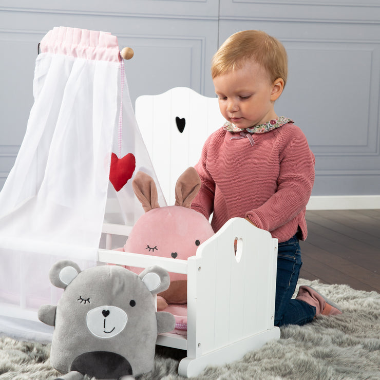 Cuna para muñecas 'Fienchen' que incluye mobiliario textil, ropa de cama y dosel, pintada de blanco